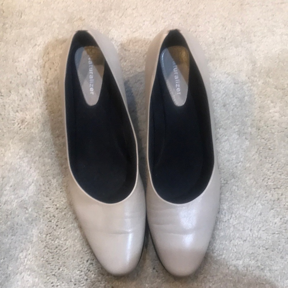 Naturalizer Round Toe Leather Upper Chunky Heel Shoes-Size 10
